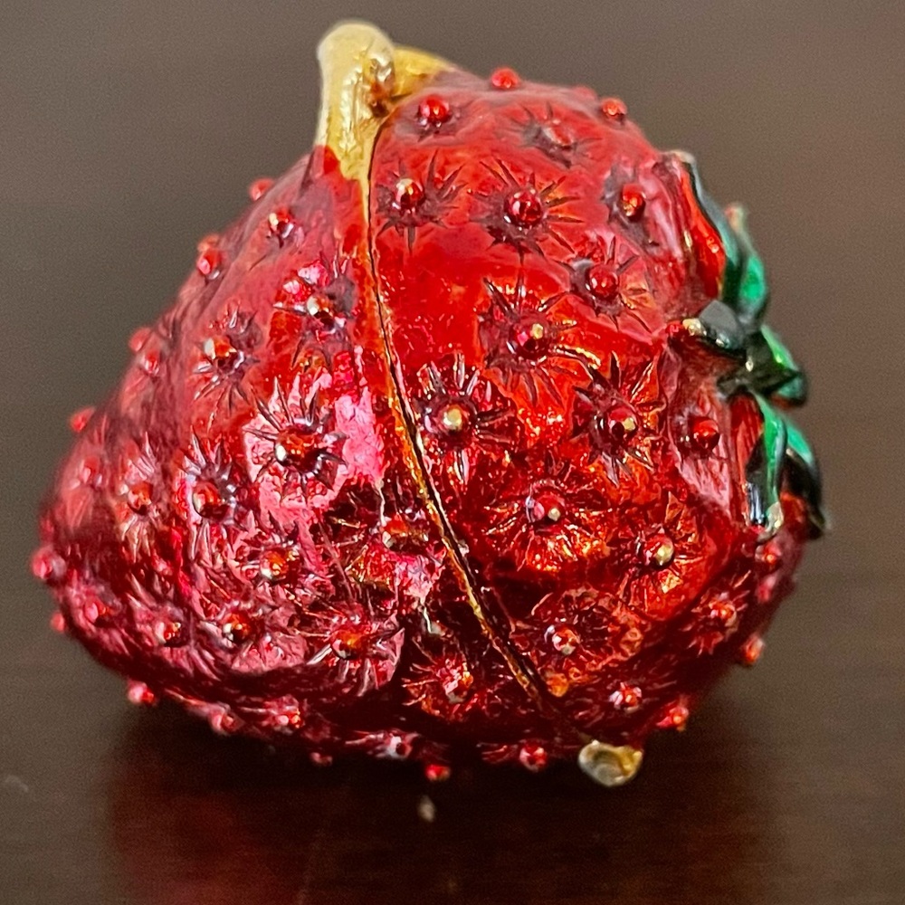 Vintage Phelan Dallas by Florenza strawberry-shaped trinket box/pill case